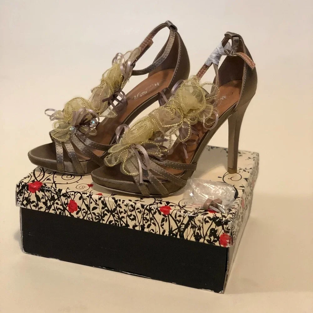 Wild Rose Champagne Formal Heels. Size 7 NEW IN BOX‎